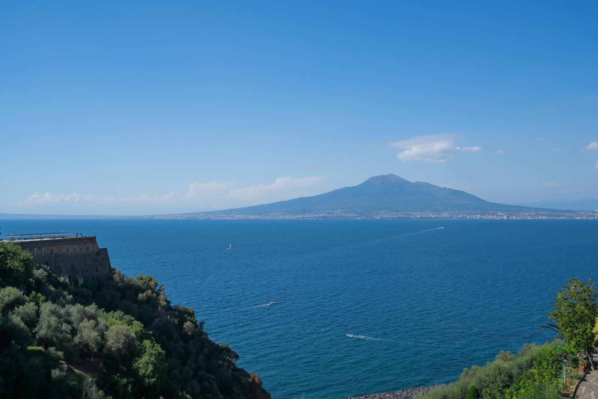 Sea View Deluxe Apartments Vico Equense Exterior photo