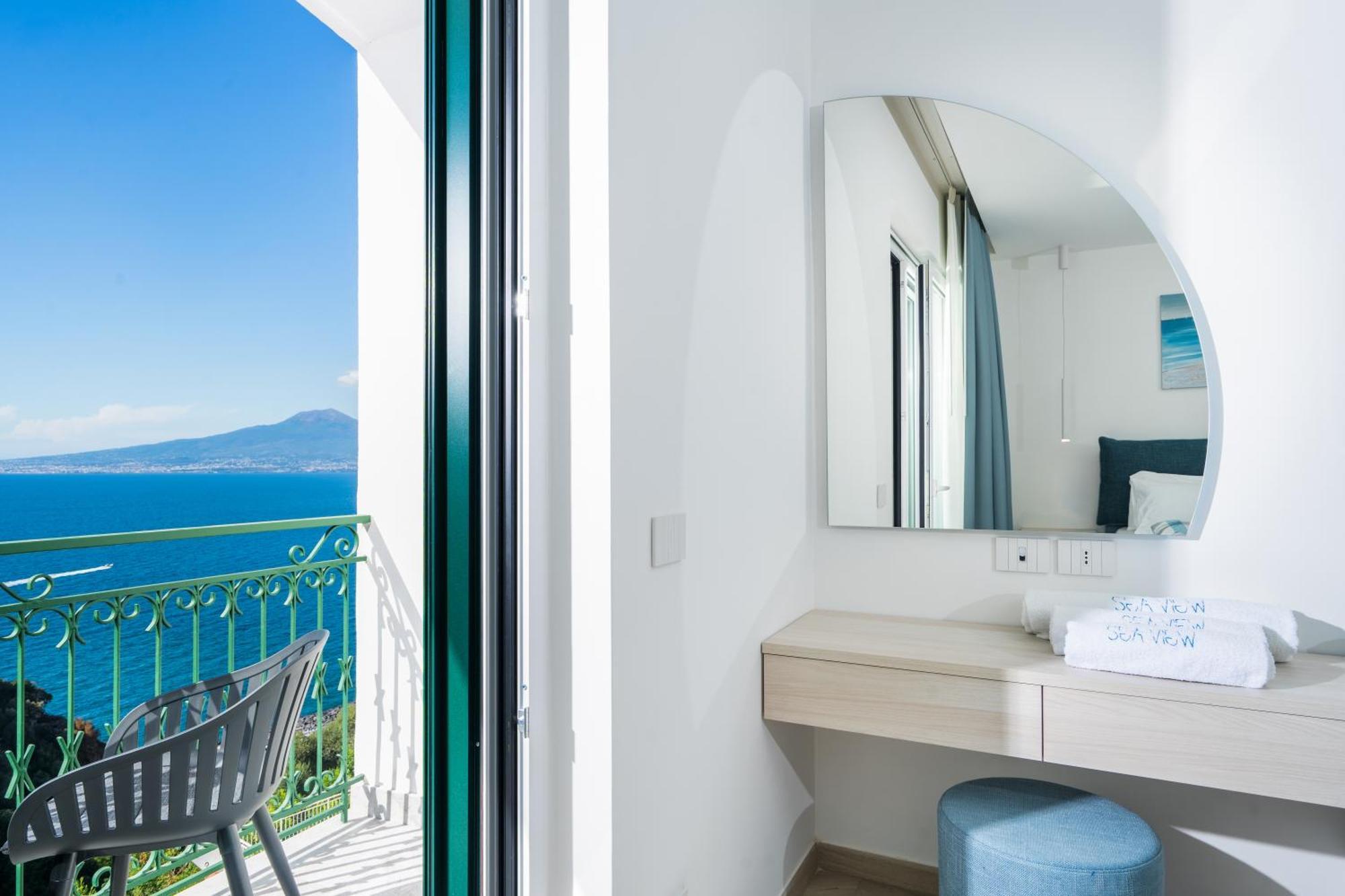 Sea View Deluxe Apartments Vico Equense Exterior photo
